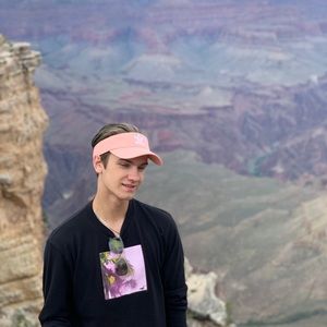 Meet your Posher, Mikita